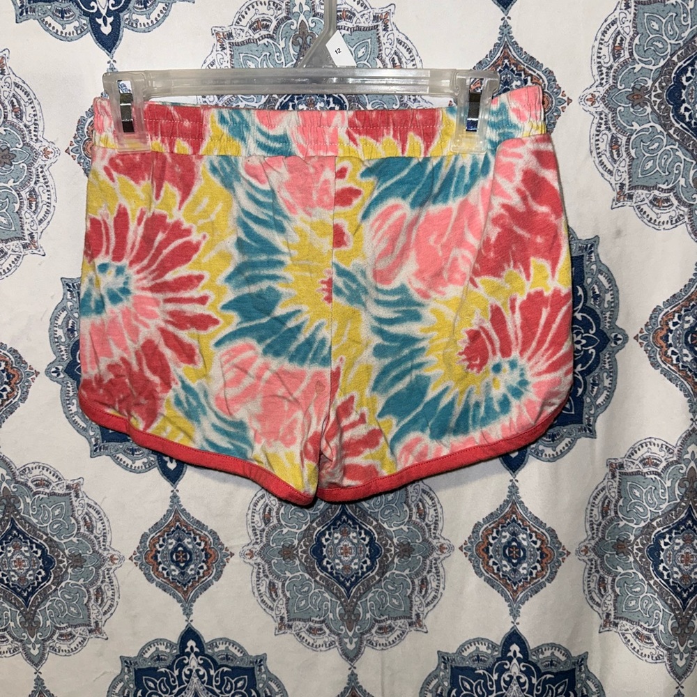 Q comfortable tie-dye shorts looking for a new home